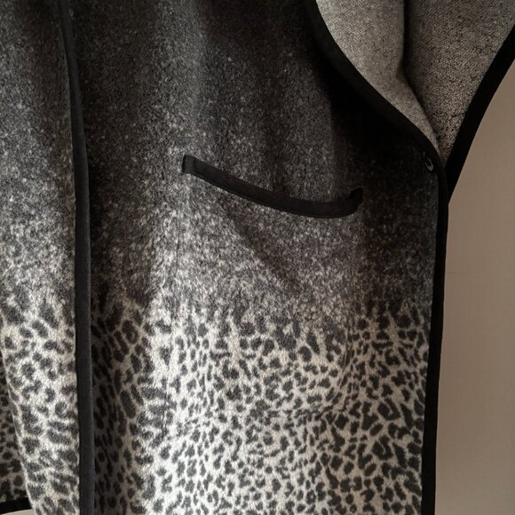 Cozy Snow Leopard Poncho Wrap - Picture 14 of 16